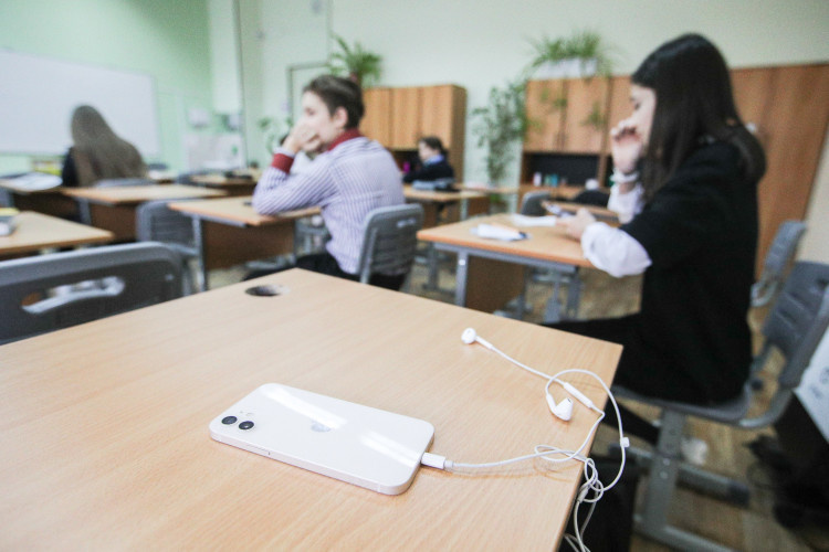    «Совершенно точно, что число активных пользователей ИИ в школах стремительно приближается к 100 процентам (школьники — примерно с третьего класса)».   
Фото: «БИЗНЕС Online»