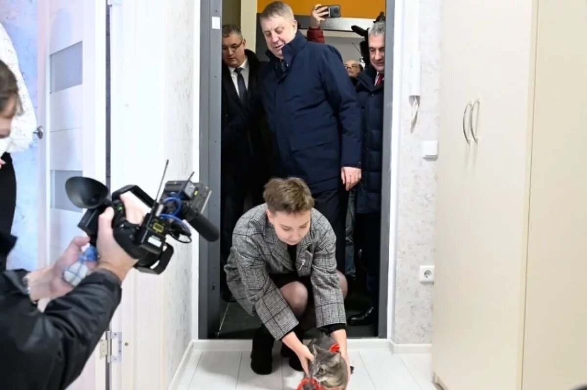    27 детей-сирот получили квартиры в доме на Московском проспекте в Брянске