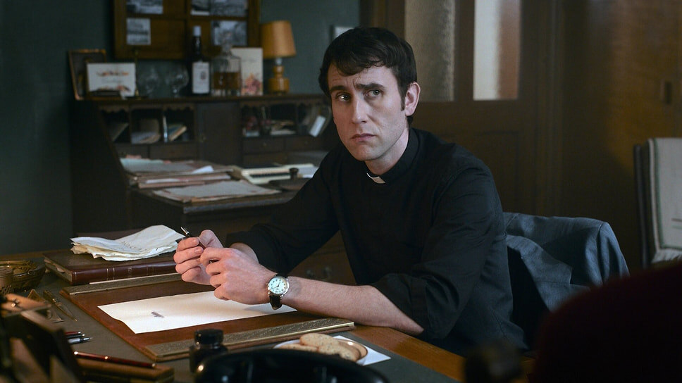 Кадр из сериала «Убийство перед вечерней», режиссер Дэйв Мур, 2025.📷Фото: Acorn TV