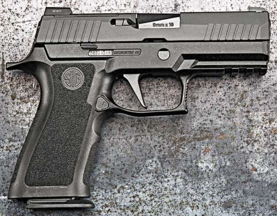 Пистолет Р320 Х-Саrry. Вид справа.