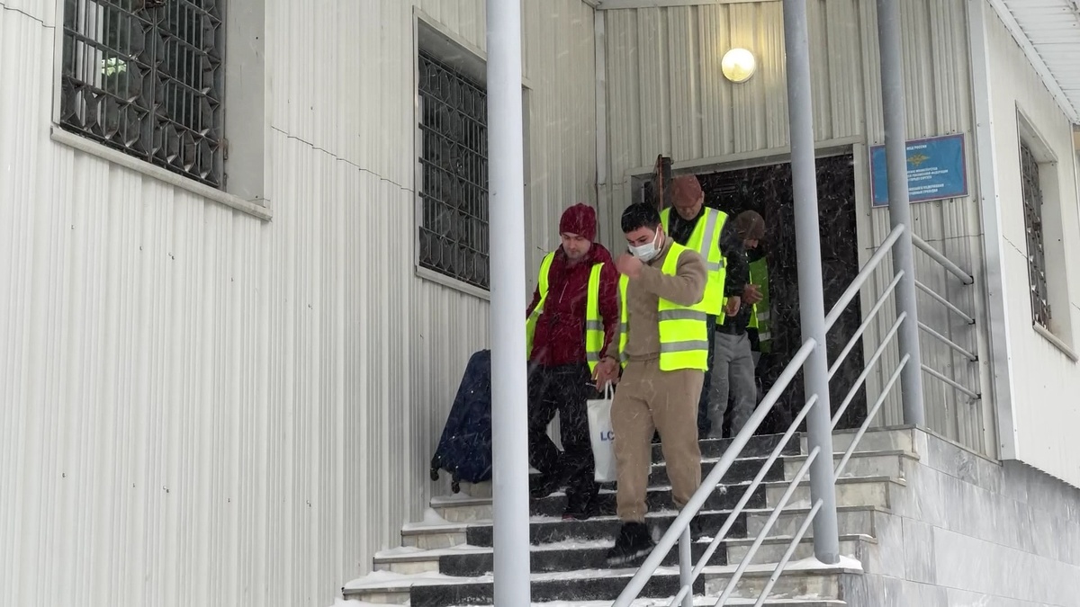    Мигранты готовы покинуть Югру из-за новых правил работы