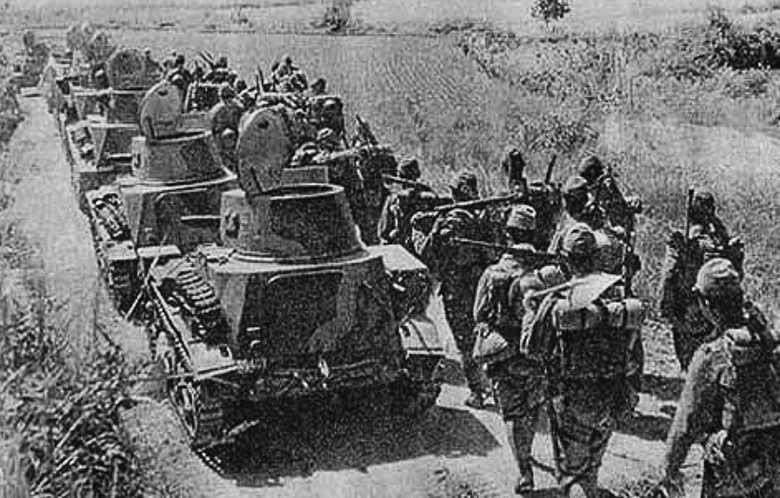 Японская бронетехника передового отряда приближается к Ухани