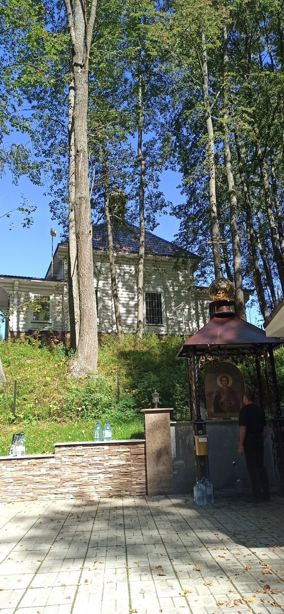 Место, где целительная вода выходит из земли