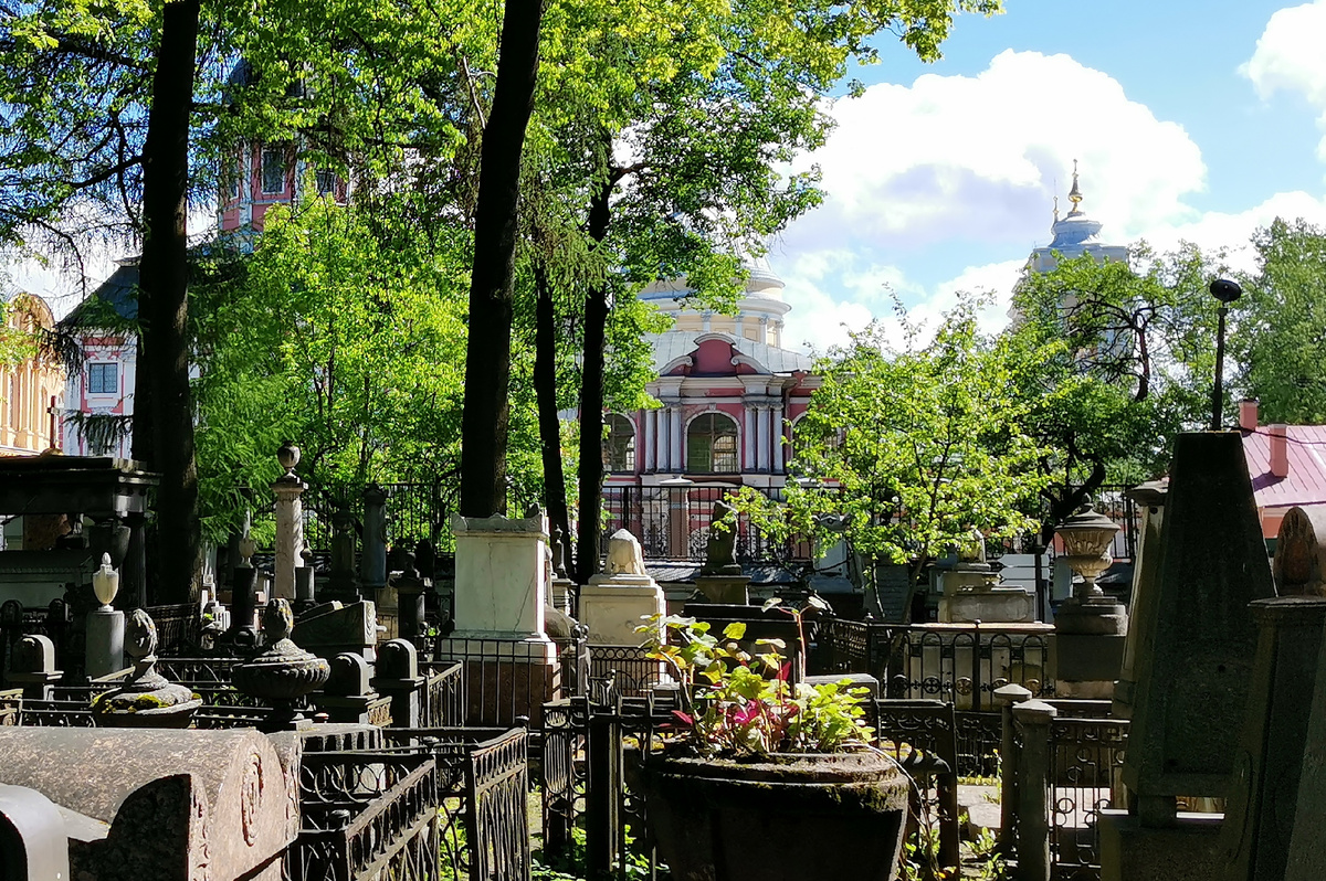 Лазаревское кладбище - музей-некрополь. Фото автора.