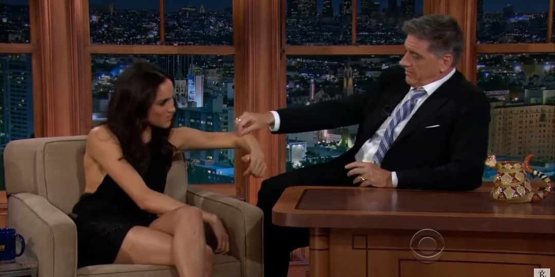 В Сети обнаружили старое интервью Меган Маркл, в котором она флиртует и заигрывает с ведущим