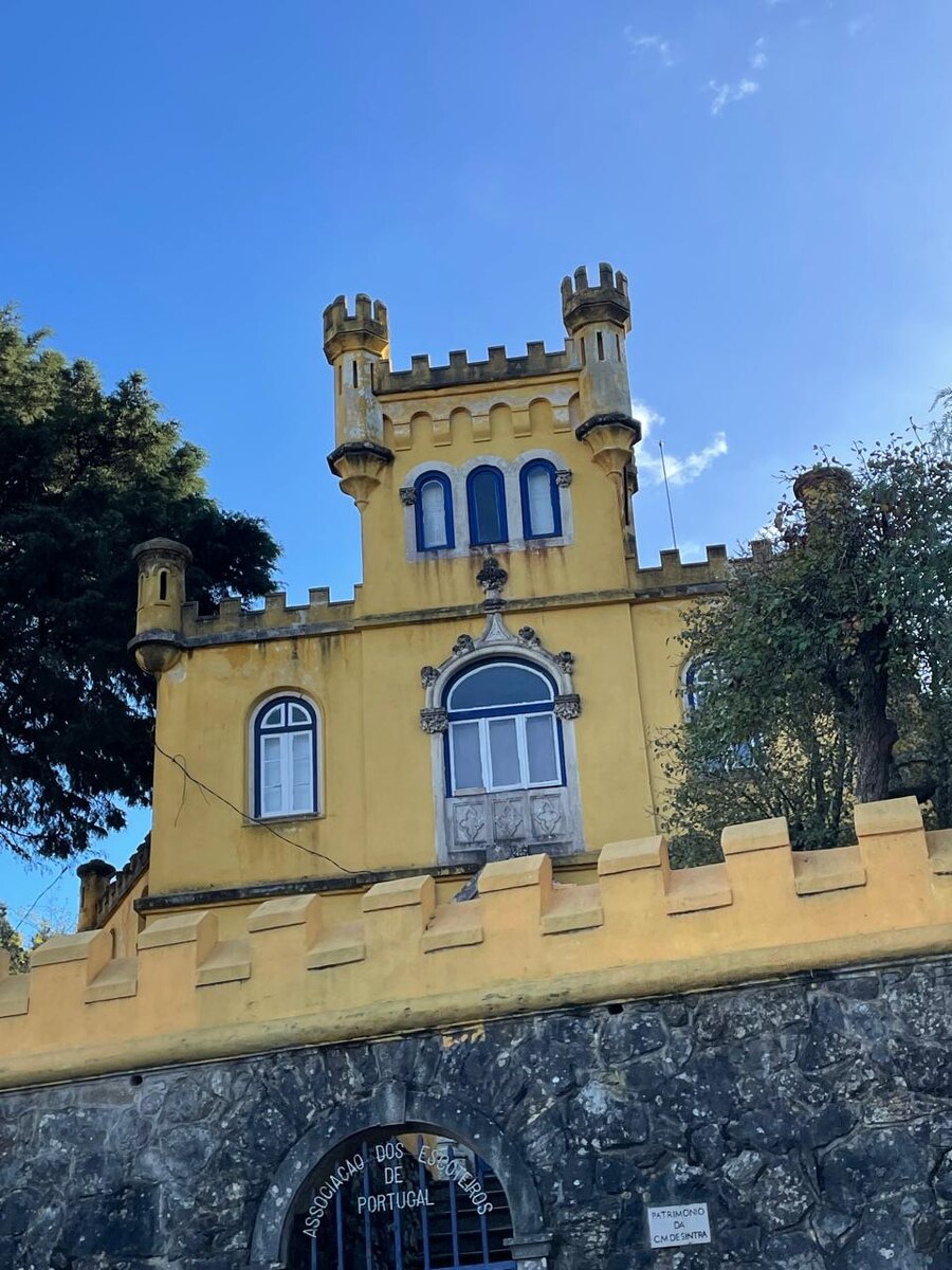 веет средневековьем))