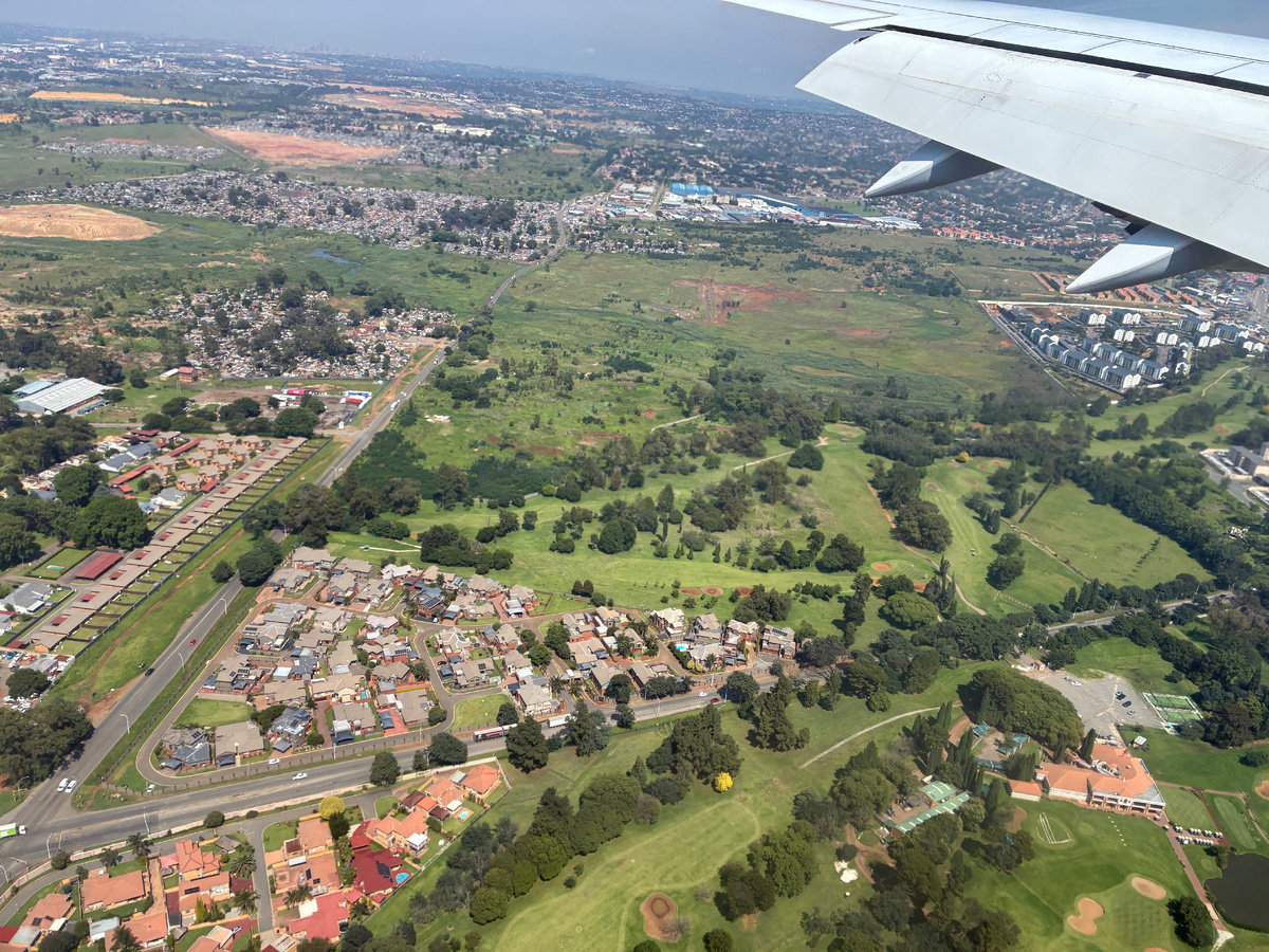 Над крышами Йоханнесбурга, вид из самолета перед финальным снижением. Фото из личного архива