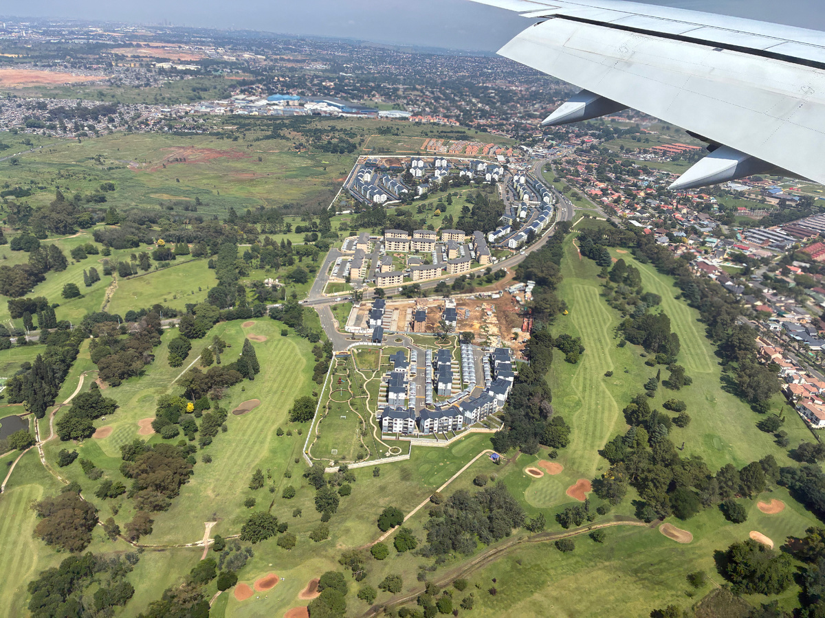Над крышами Йоханнесбурга, вид из самолета перед финальным снижением. Фото из личного архива