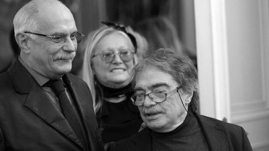 "От «шалуна» перед королевой до друга Михалкова": как «человек-оркестр» Александр Адабашьян обрел счастье после утрат