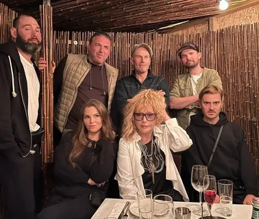 Согласитесь, не бедствуют, корочки хлебные не грызут.