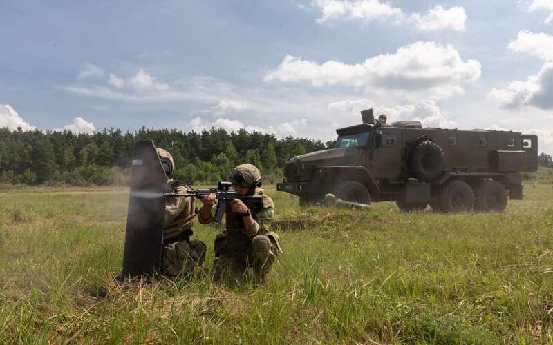    Урал ВВ не имеет собственного вооружения. Стрелки могут вести огонь из своего оружия через бойницы в бортах или люки на крыше. Внутри бронеавтомобиль обит противоосколочной защитой из арамидных тканей.
