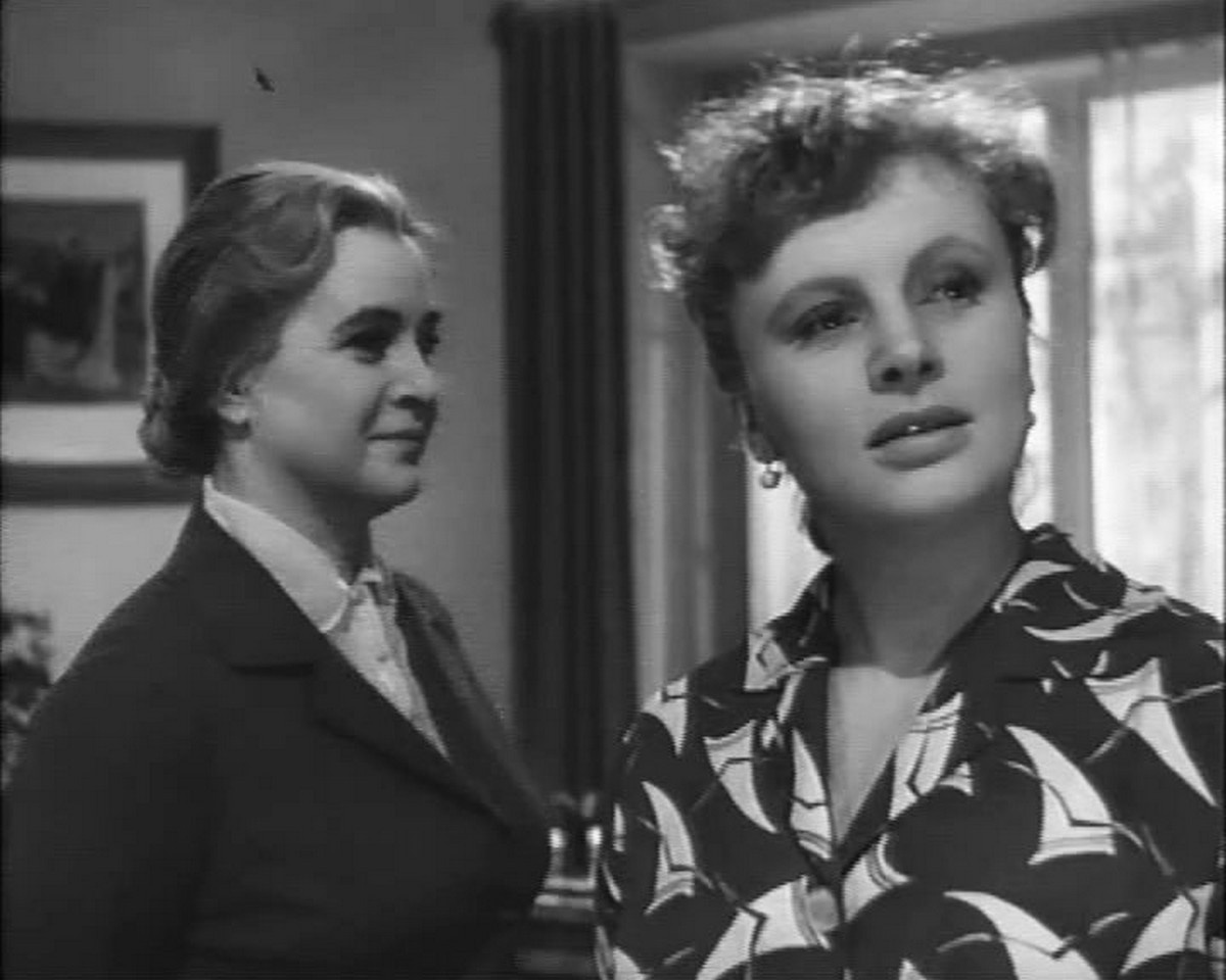 Фотографии всех актрис даны плюс/минус на 1961 год, когда вышли "Девчата"