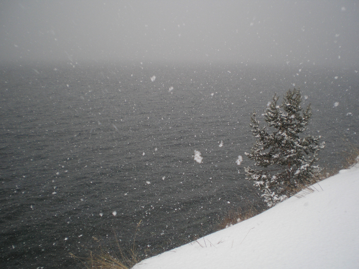 зимний Байкал; зима 2007-ого года (декабрь-январь, думаю)