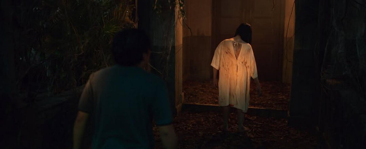 Фильм Сахарная фабрика 2025 - Сюжет и рецензия, Новинки кино, мистический хоррор про заброшенное место