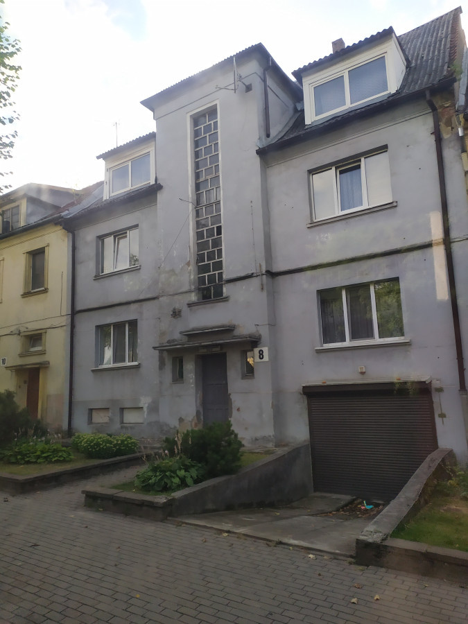 в калининградской области нужно привыкнуть сперва, что подъезд - это дом... то есть, например, если в одном доме 5 подъездов, то "домов" будет тоже пять... но старые дома, конечно, одноподъездные!