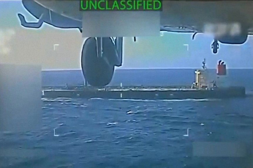 Снимок с видео, ID 86378528. 10 декабря 2025 г. президент США Дональд Трамп заявил о захвате нефтяного танкера у берегов Венесуэлы. Генеральный прокурор США Пэм Бонди опубликовала в соцсети Х видео захвата судна. AP/TASS.