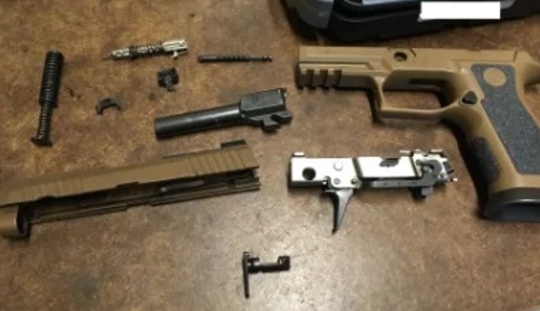 Пистолет в разобранном виде.