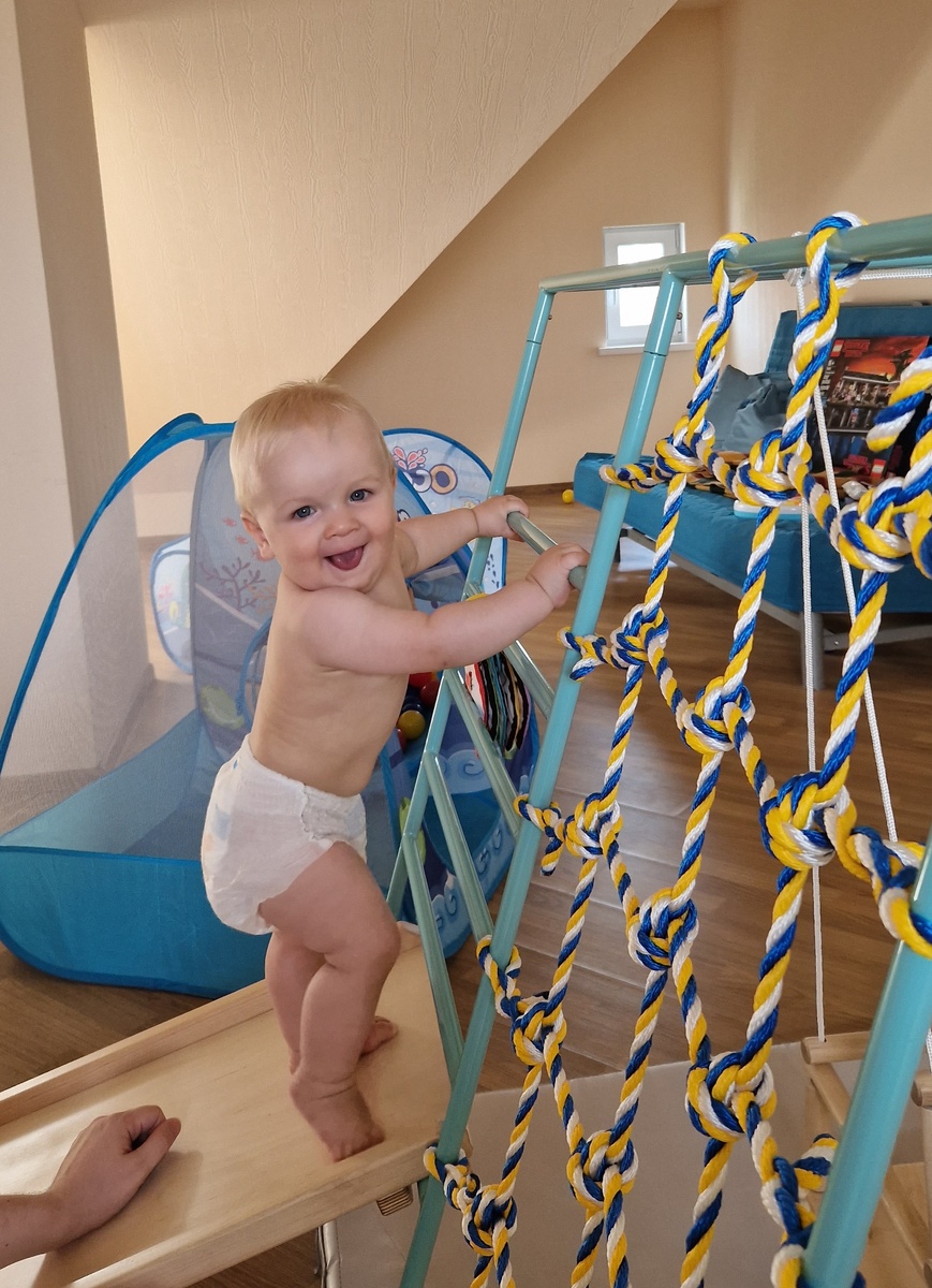 Тут Грише около 9 месяцев