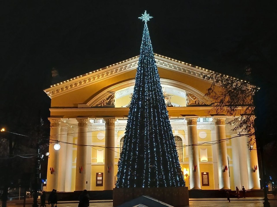    Ёлка на Театральной.