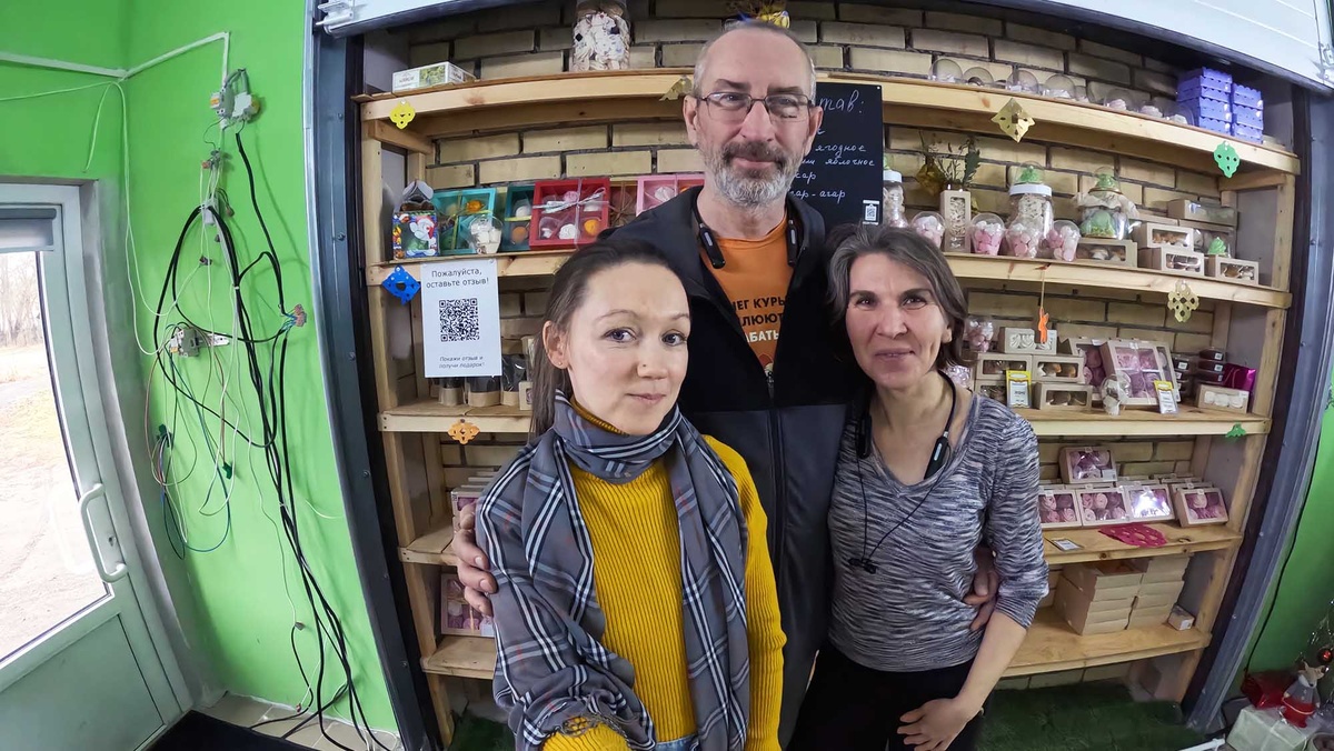 Мастерская "Царство сыра и зефира" работает в поселке Петровское Ростовского района. Здесь можно купить зефир, безе, маршмеллоу местного производства, а также выпить чаю и попробовать блины с зефиром