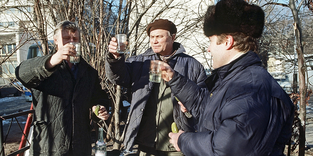 Гражданин скончался от водки с метанолом, и страховая компания отказалась платить возмещение. А что решил суд?