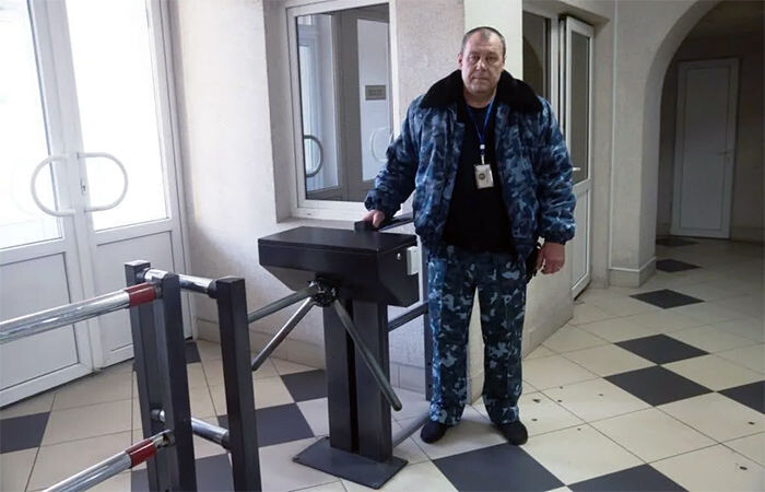 Заводской охранник.