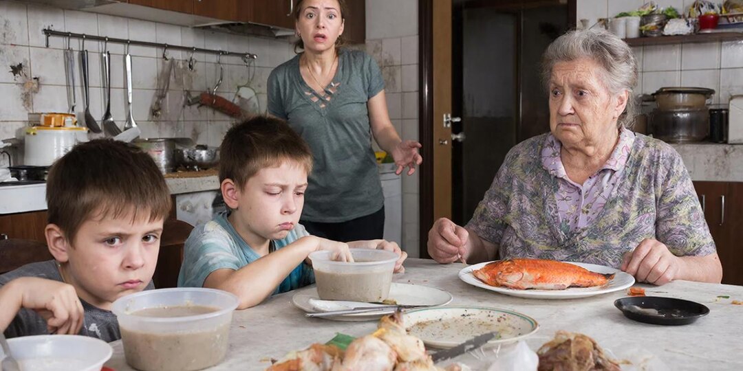 Увидела, чем свекровь кормит моих детей, пока я на работе, и молча сменила замки в квартире...