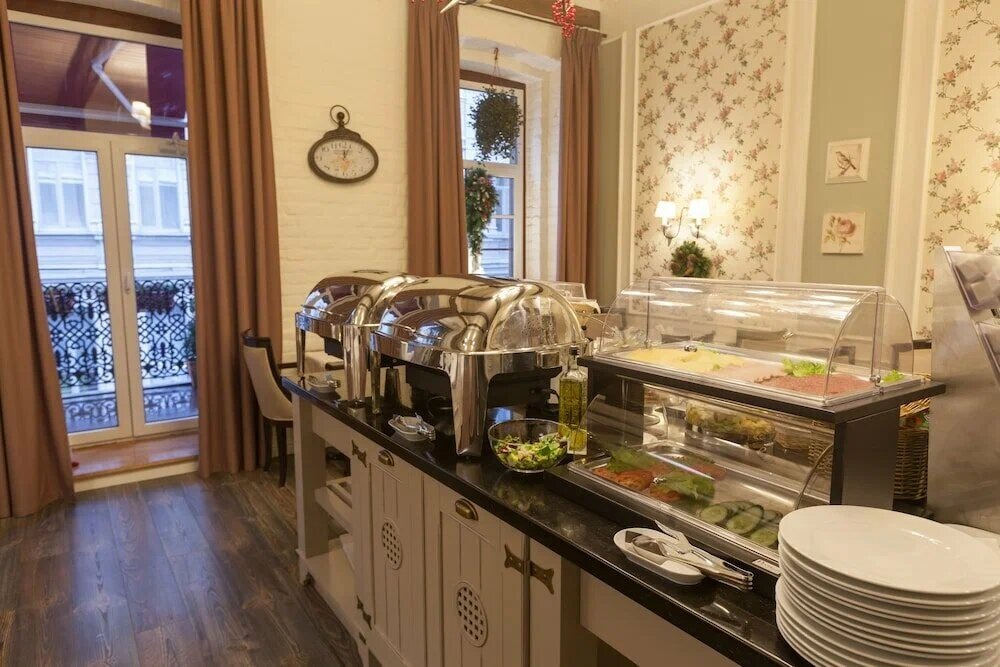 По выходным и в праздничные дни для гостей предусмотрен особый комплемент — бокал охлаждённого шампанского. Фото: «Галунов» / Яндекс Путешествия 