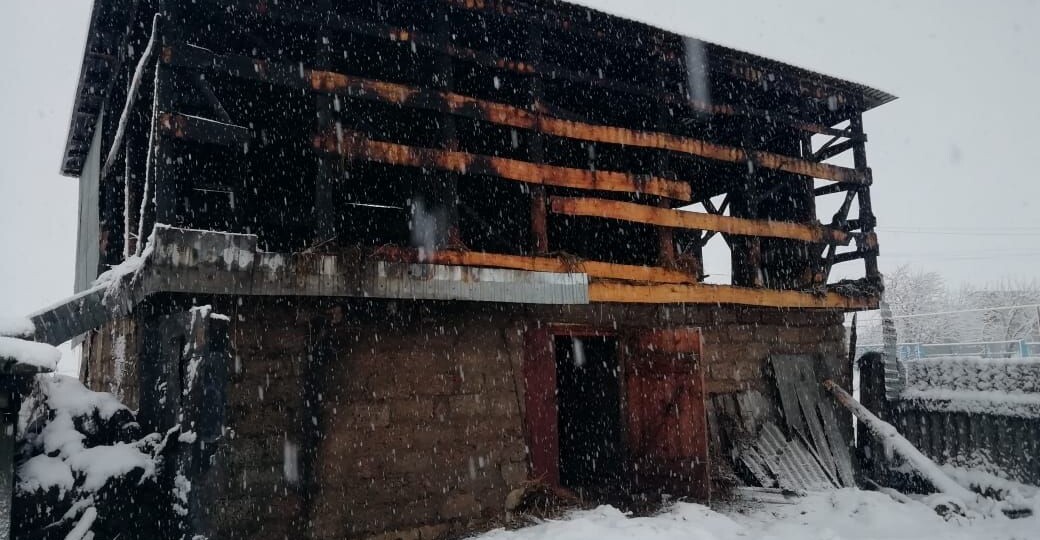 В Средней Камышле пожар возник в сарае