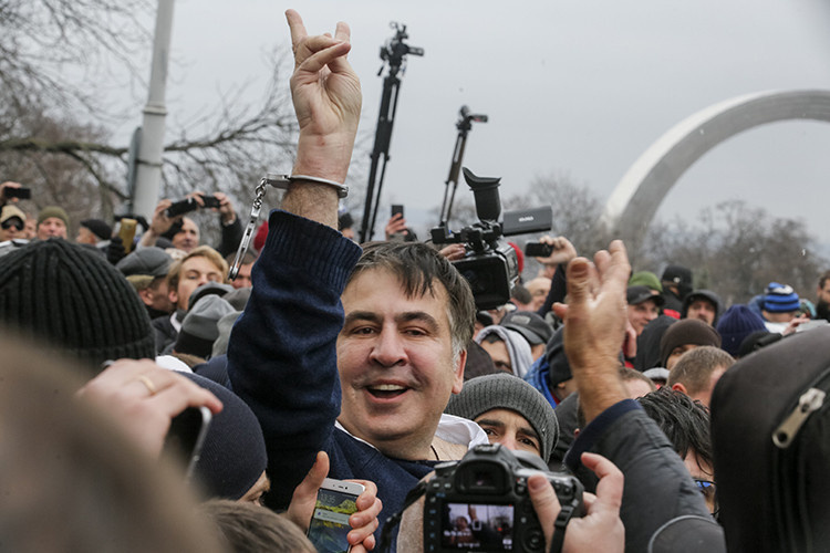    Михаил Саакашвили после освобождения из СБУ в Киеве.   
Фото: © Oleg Pereverzev / ZUMAPRESS.com/ www.globallookpress.com