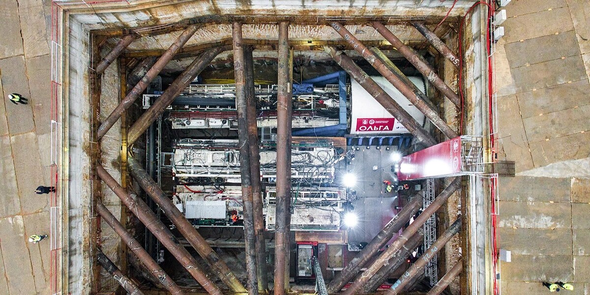 📸 1.1: Старт ТПМК «Ольга» за станцией «Новомосковская» в сторону будущей станции «Сосенки» (Троицкая линия).