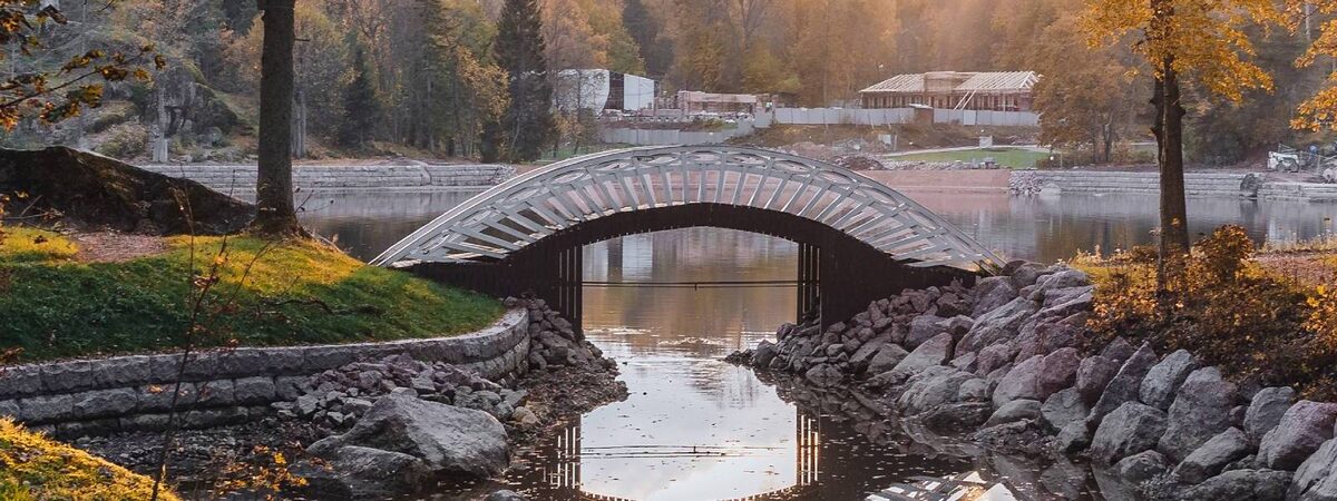 Китайский мостик в Парке Монрепо. Граница между «обычным парком» и более камерным, философским пространством Монрепо