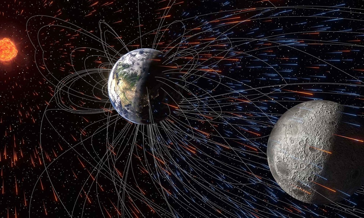    Солнечный ветер (желто-оранжевые следы) вырывает ионы из верхних слоев атмосферы Земли (голубые следы). Некоторые из этих частиц движутся вдоль линий магнитного поля Земли (сплошные белые кривые) и оседают на поверхности Луны. В результате этого процесса на лунной почве могут оставаться следы атмосферы Земли.University of Rochester illustration / Shubhonkar Paramanick