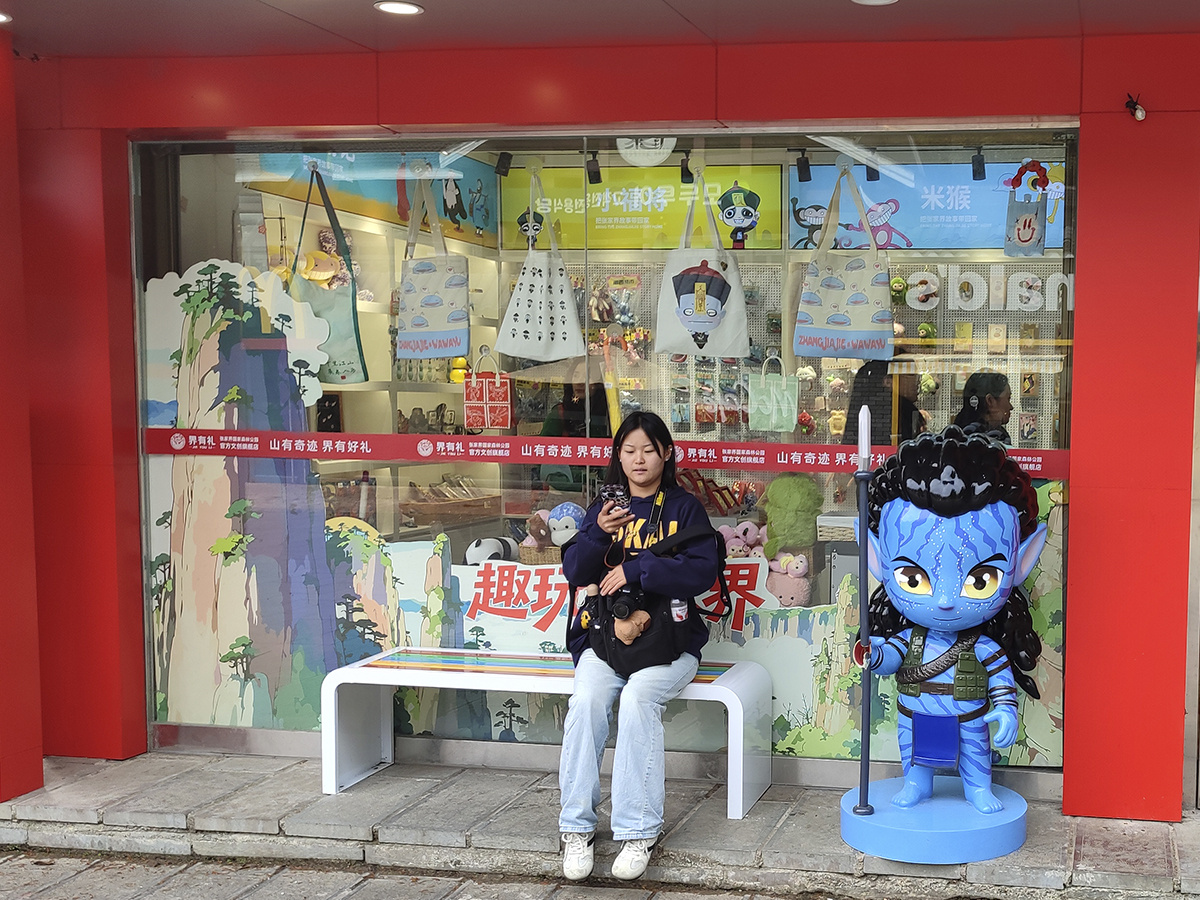 Если не знаете (ну, мало ли) к чему тут этот синий юноша, то это персонаж из фильма Аватар.