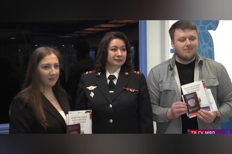    Фото Валерия Горелых. Вручение паспортов