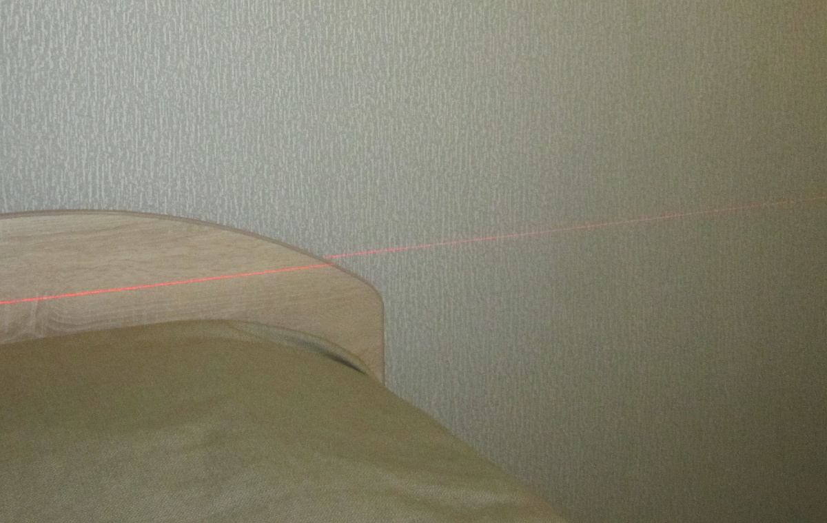 двойной разметка  для установки выключателя у кровати