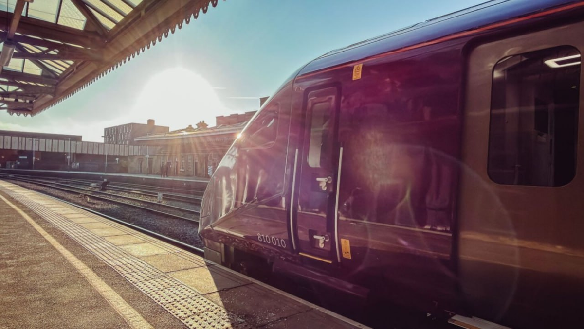 Гибридный поезд Aurora от Hitachi Rail для EMR. Источник: EMR