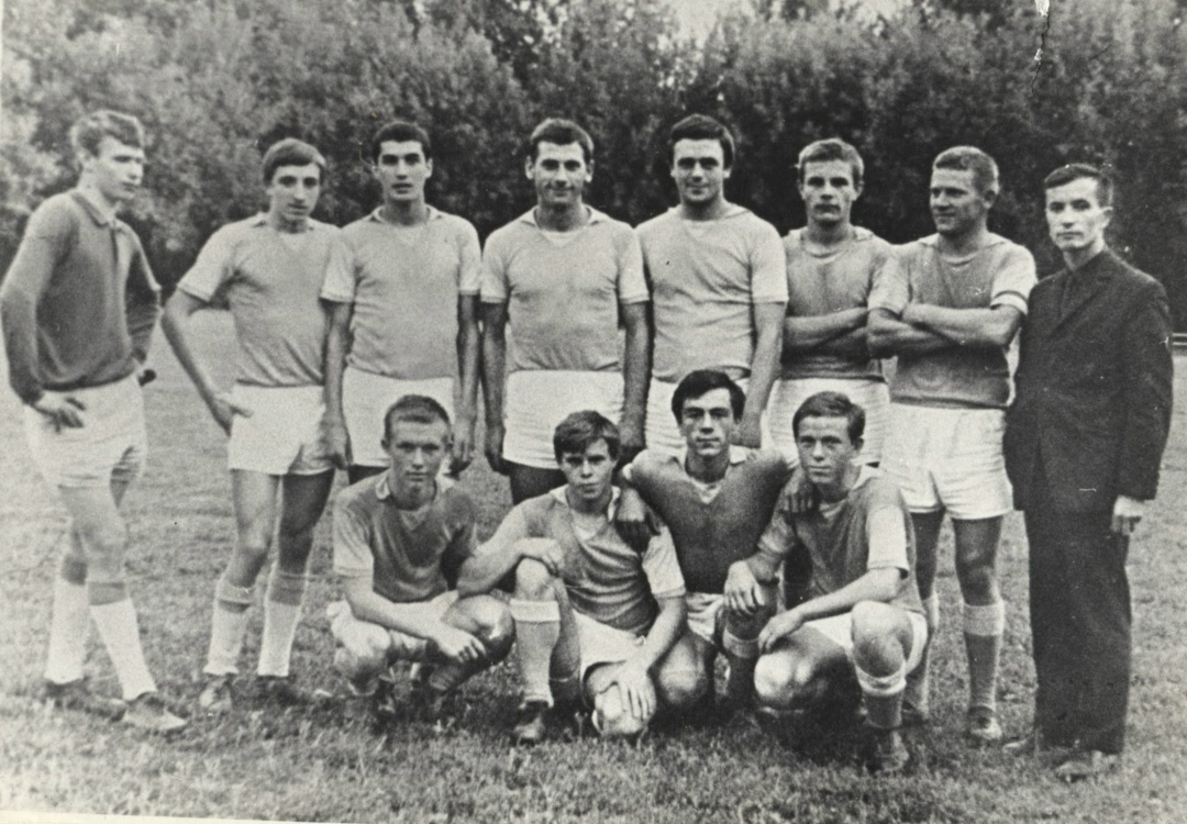 В верхнем ряду слева направо: Анатолий Губин, Александр Шустраков, Гусман Зайнуллин, Анатолий Степанов, Александр Федотов, Анатолий Нестягин, Валерий Белов, Геннадий Востоков.
Нижний ряд: Евгений Тихонов, Виктор Цицулин, Александр Зобнев, Рашид Шигапов