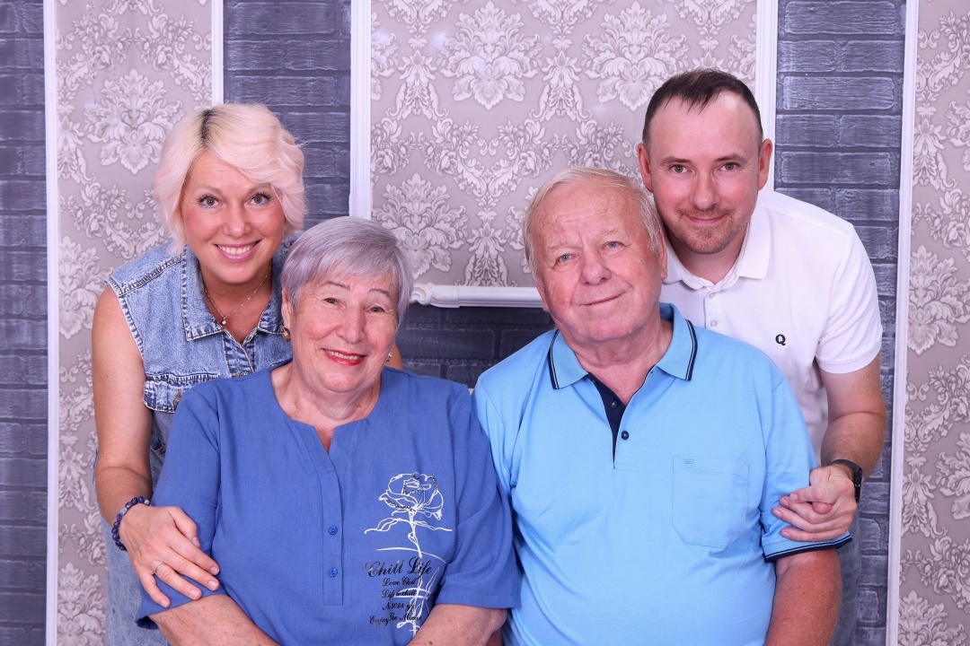 Супруги Шигаповы с детьми — дочерью Рамилёй и сыном Русланом