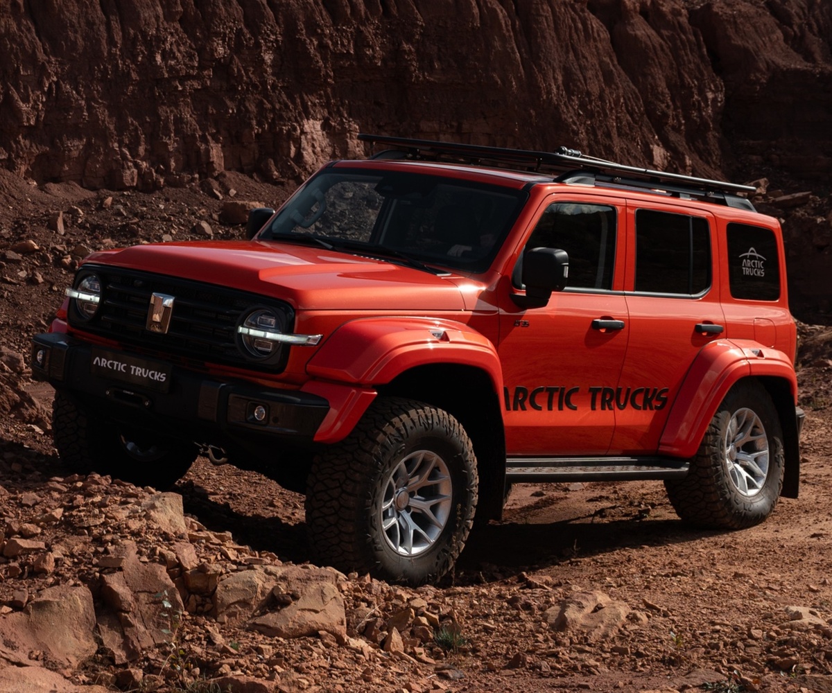 Источники вдохновения в лице Land Cruiser Prado и Defender считываются легко