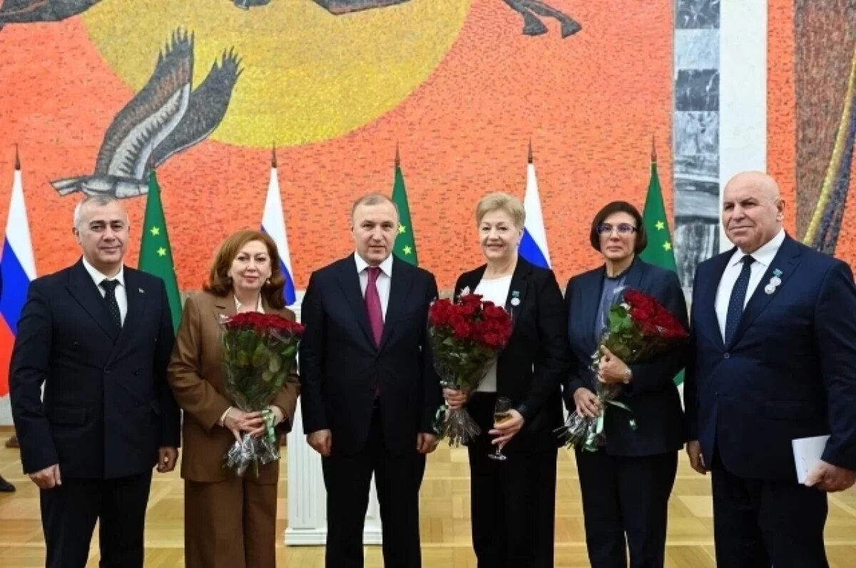    В Адыгее врачи получили государственные награды от главы республики