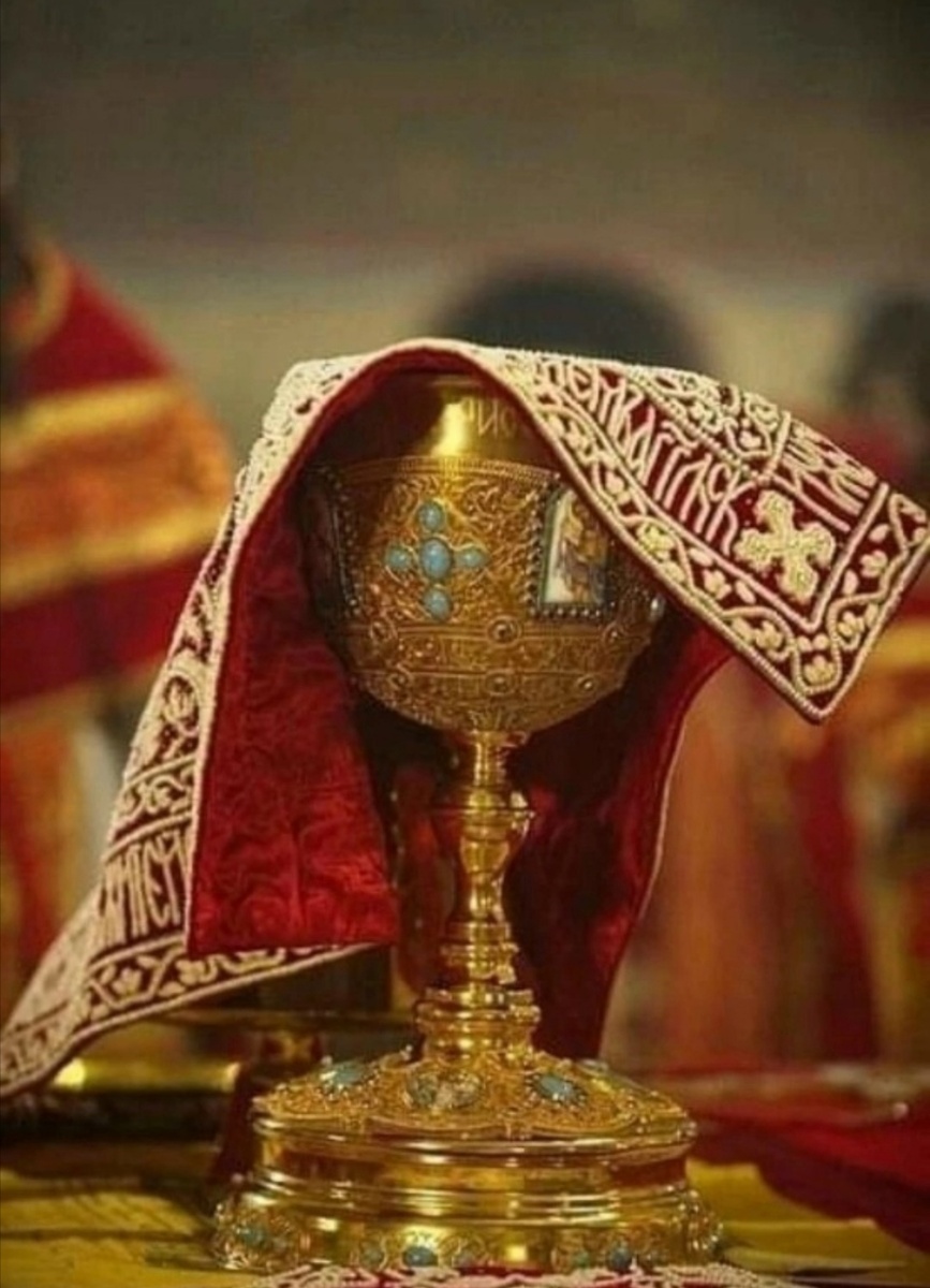 Причащение -  это Таинство, в котором человек соединяется с Богом. Но как это возможно? 