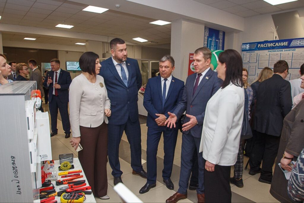    Центр международного сотрудничества Максим Захаров