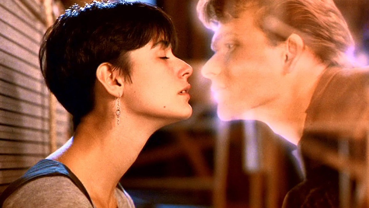    Кадр из фильма «Привидение»