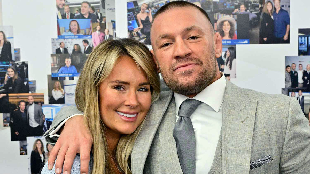 Ко́нор Э́нтони Макгре́гор — ирландский боец смешанных единоборств, выступавший также в профессиональном боксе. Наиболее известен по выступлениям в UFC.