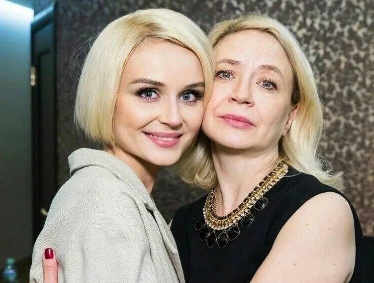    Полина Гагарина и ее мама ЕкатеринаСоцсети