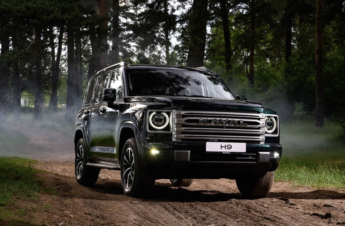 Визуально автомобиль следует современному тренду, заданному младшими моделями Dargo и Raptor