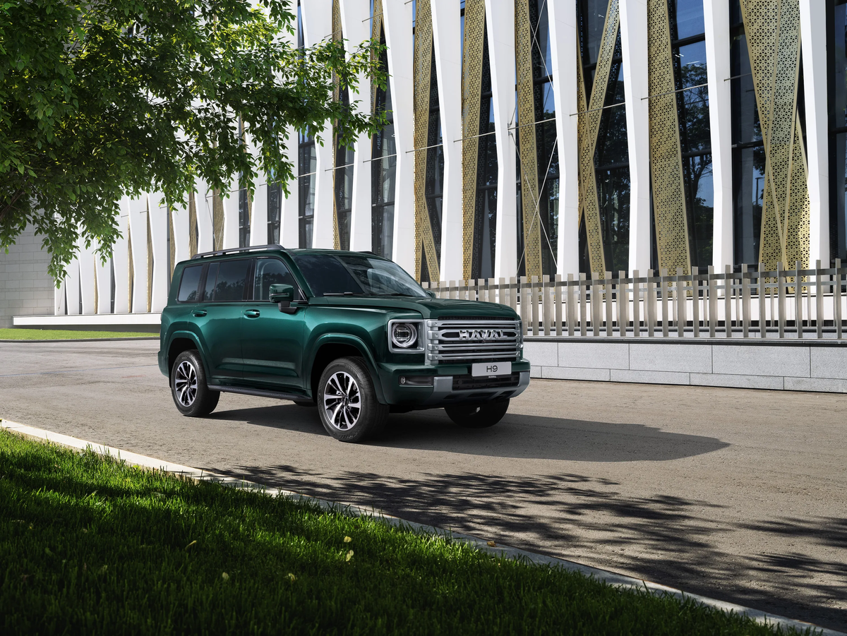 Во внешности H9 легко узнаются ноты Land Cruiser Prade и Range Rover Discovery