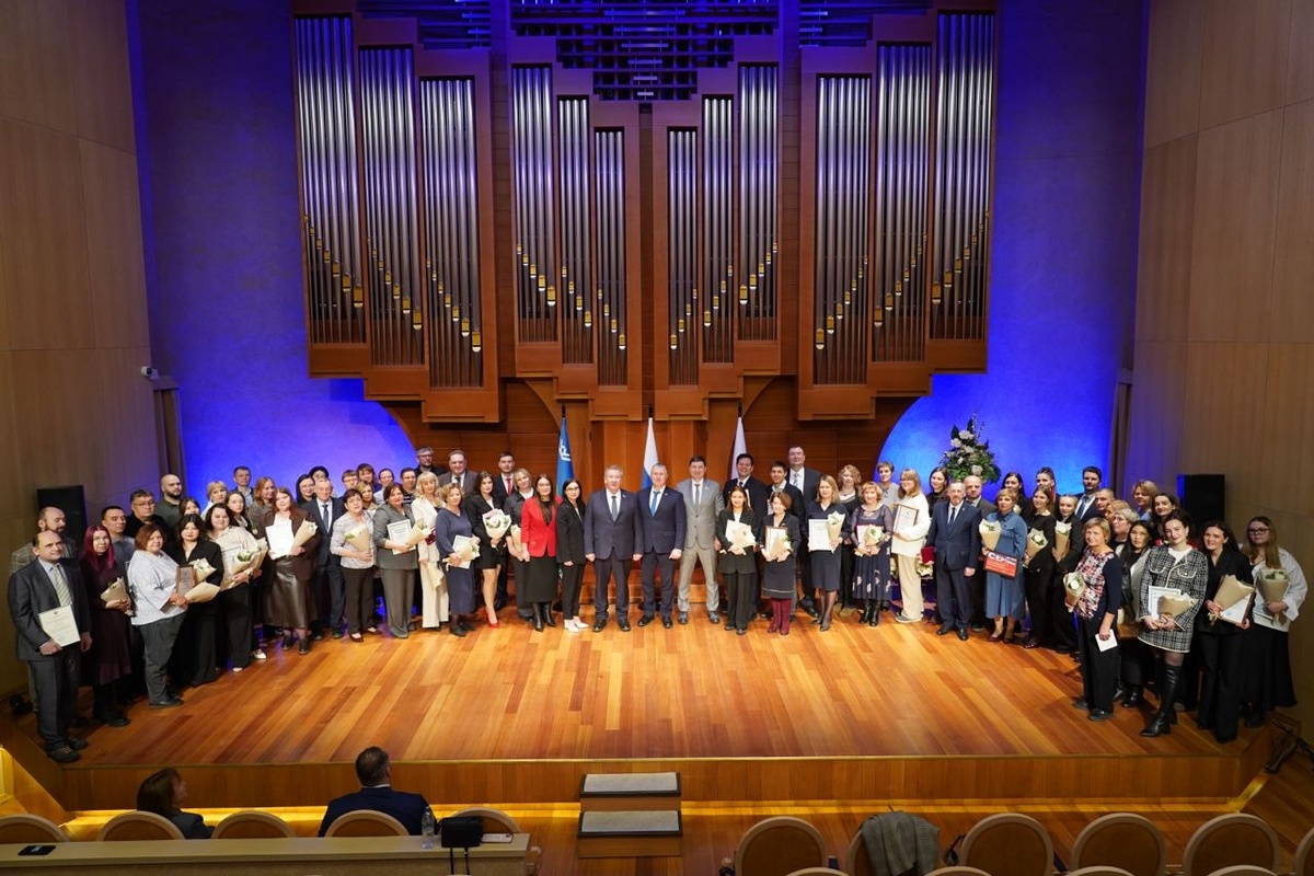    Лучших сотрудников Югорского университета отметили государственными и региональными наградами