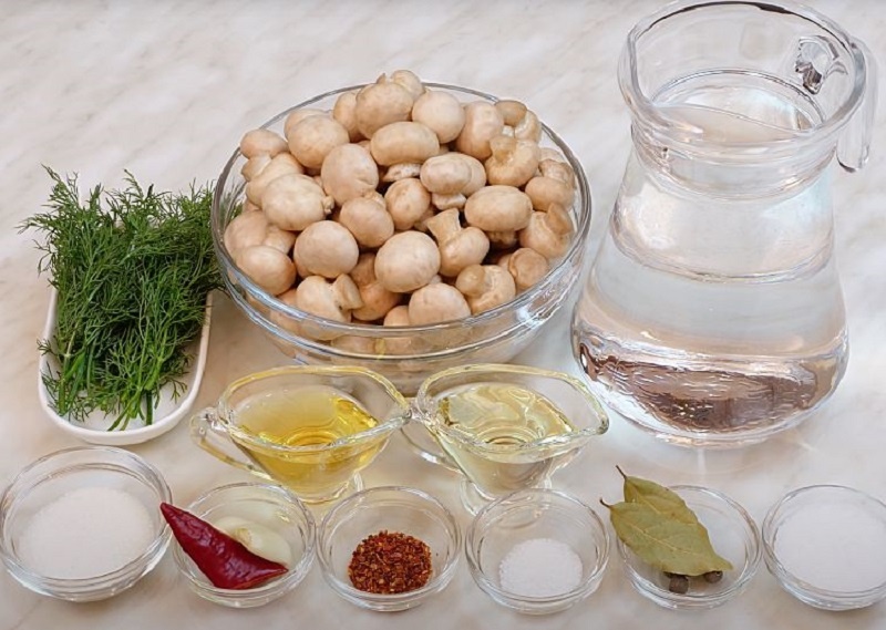 Быстрые маринованные шампиньоны: закуска, которая поражает вкусом и скоростью приготовления